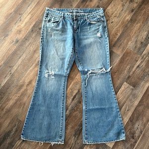 American Eagle distressed Jeans